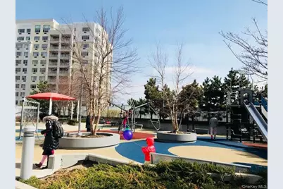 131-01 40 Road #17S, Flushing, NY 11354 - Photo 16