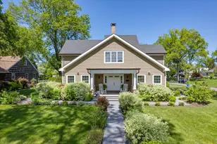 4 Clover Pl, New Rochelle, NY 10805 - Photo 2