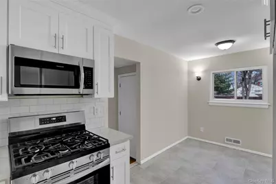 21 Chimney Lane, Bay Shore, NY 11706 - Photo 8