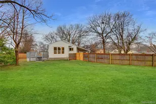 21 Chimney Ln, Bay Shore, NY 11706 - Photo 16