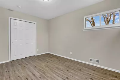 21 Chimney Lane, Bay Shore, NY 11706 - Photo 12