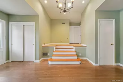 24 Pamela Lane, New Rochelle, NY 10804 - Photo 2