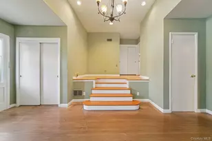 24 Pamela Ln, New Rochelle, NY 10804 - Photo 2