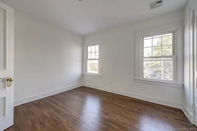 27 Locust Lane, Oyster Bay, NY 11771 - Photo 20