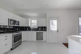 27 Locust Ln, Oyster Bay, NY 11771 - Photo 16