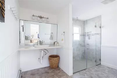 129 Lynncliff Road, Hampton Bays, NY 11946 - Photo 10