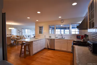 21 Bayside Avenue, East Quogue, NY 11942 - Photo 8