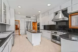 6 Summit Pl, Whitestone, NY 11357 - Photo 18