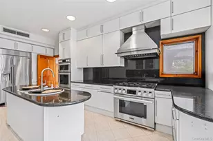 6 Summit Pl, Whitestone, NY 11357 - Photo 20