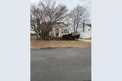 417 N Monroe Avenue, Lindenhurst, NY 11757 - Photo 1