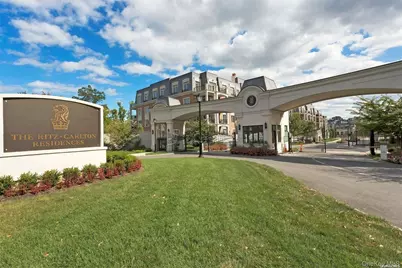 1000 Royal Court #1106, North Hills, NY 11040 - Photo 16