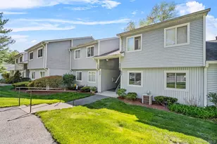 156 Carriage Ct, Yorktown Heights, NY 10598 - Photo 2