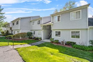 156 Carriage Ct, Yorktown Heights, NY 10598 - Photo 2