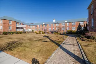 75 Noble St, Lynbrook, NY 11563 - Photo 2