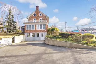 280 Wickham Ave, Mattituck, NY 11952 - Photo 2