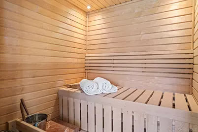 28 Whitney Circle, Glen Cove, NY 11542 - Photo 20