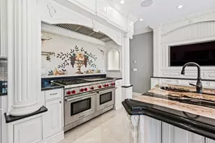 28 Whitney Cir, Glen Cove, NY 11542 - Photo 12