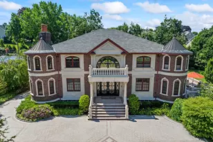 28 Whitney Cir, Glen Cove, NY 11542 - Photo 4