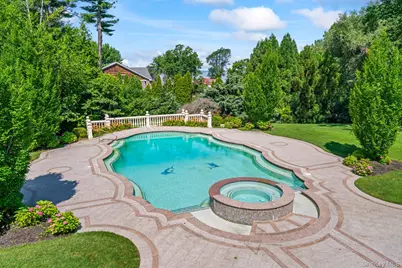 28 Whitney Circle, Glen Cove, NY 11542 - Photo 34