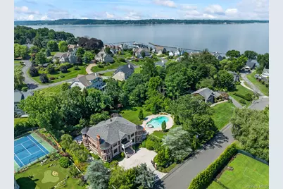 28 Whitney Circle, Glen Cove, NY 11542 - Photo 2