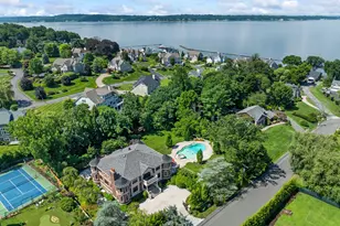 28 Whitney Cir, Glen Cove, NY 11542 - Photo 2