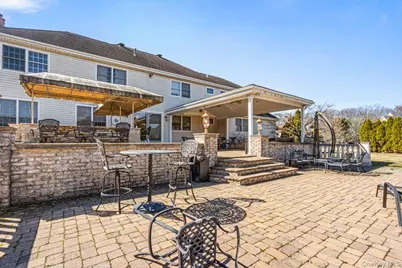 22 Turnberry Court, Dix Hills, NY 11746 - Photo 14