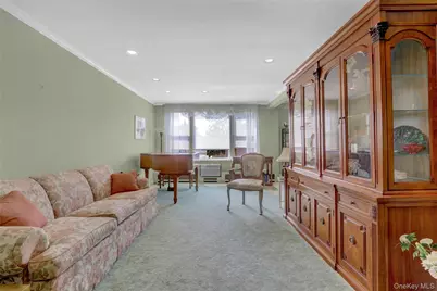 120 Morris Avenue #B17, Rockville Centre, NY 11570 - Photo 4