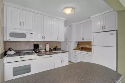 120 Morris Avenue #B17, Rockville Centre, NY 11570 - Photo 10