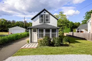 86 Old Country Rd, East Quogue, NY 11942 - Photo 16