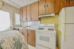 216-06 68th Ave, Oakland Gardens, NY 11364 - Photo 4