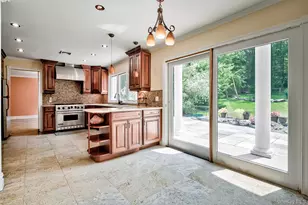 262 Harbor Acres Rd, Port Washington, NY 11050 - Photo 10