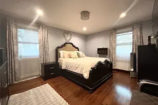 44 Terrace Cir, Great Neck, NY 11021 - Photo 8