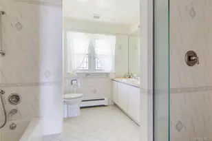 24 Cricket Ln, Great Neck, NY 11024 - Photo 20