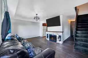 189 Hill Cir, Calverton, NY 11933 - Photo 8