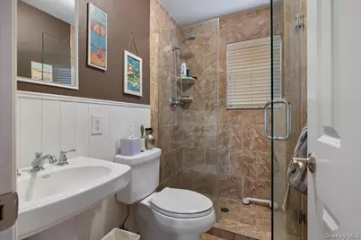 35 Jackson Avenue W, Babylon, NY 11702 - Photo 14