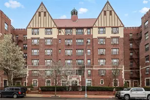 109-14 Ascan Ave, Forest Hills, NY 11375 - Photo 14