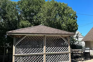 94 Mallard Rd, Levittown, NY 11756 - Photo 14