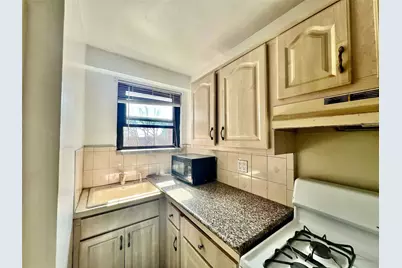 171 Pearsall Drive #5C, Mount Vernon, NY 10552 - Photo 2