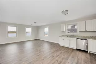 823 Venetian Blvd, Lindenhurst, NY 11757 - Photo 4