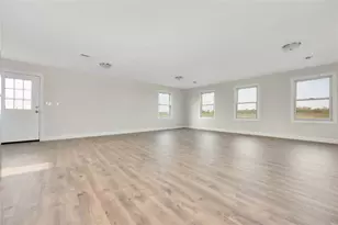 823 Venetian Blvd, Lindenhurst, NY 11757 - Photo 10