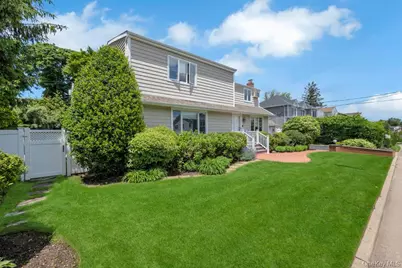 20 Northern Parkway E, Plainview, NY 11803 - Photo 2