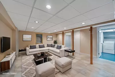 20 Northern Parkway E, Plainview, NY 11803 - Photo 18