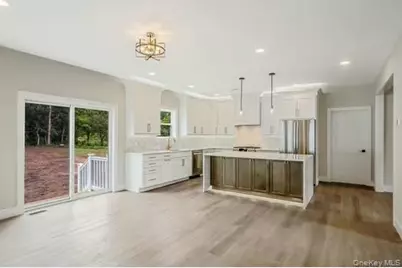 329 Weeks Avenue, Manorville, NY 11949 - Photo 32