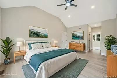 329 Weeks Avenue, Manorville, NY 11949 - Photo 16