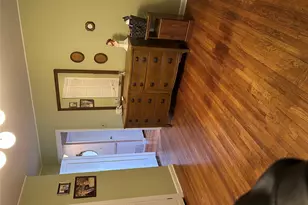 2 Yorkshire Rd, New Hyde Park, NY 11040 - Photo 14