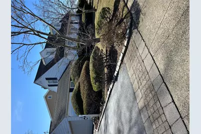 2 Yorkshire Road, New Hyde Park, NY 11040 - Photo 2