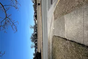 2 Yorkshire Rd, New Hyde Park, NY 11040 - Photo 32