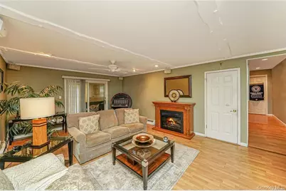 33 Peachtree Lane, Mount Sinai, NY 11766 - Photo 10