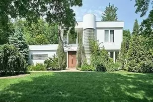 67 Parkway Dr, Roslyn Heights, NY 11577 - Photo 2