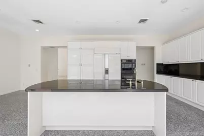 67 Parkway Drive, Roslyn Heights, NY 11577 - Photo 4